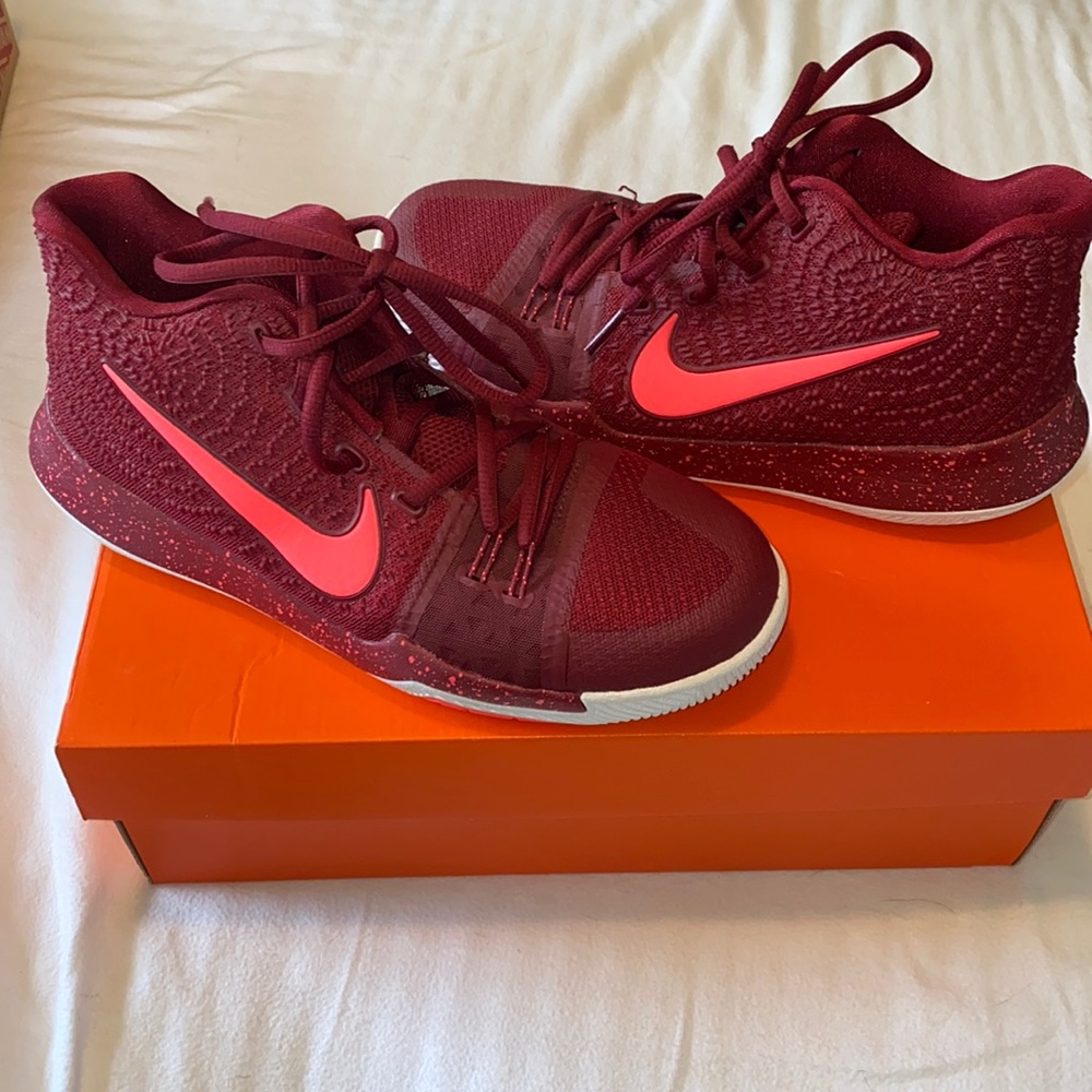 Nike Kyrie 3 Basketball Shoes